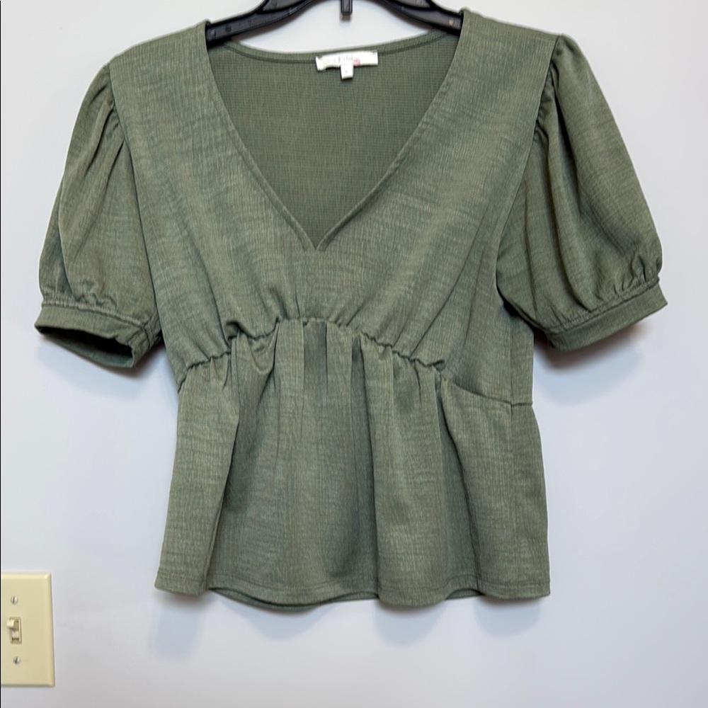 Green V-Neck Puff Sleeve Top